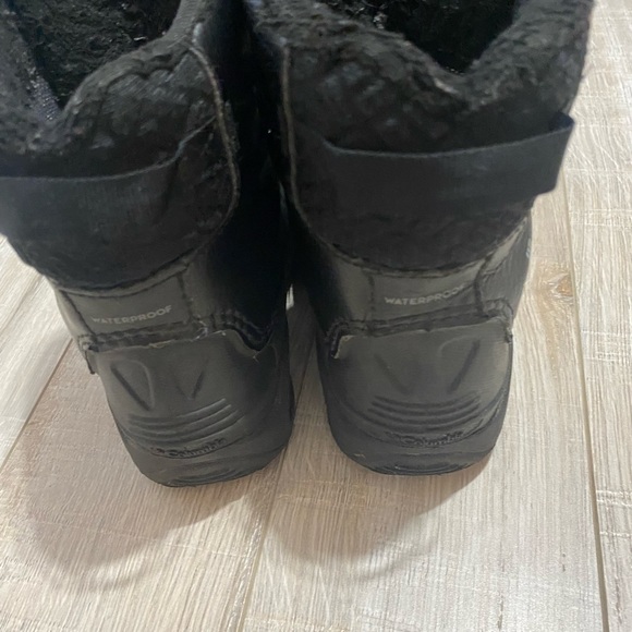 Columbia Kids' Bugaboot Celsius Boot
Style # 1945701
Size: 1 U.S  Color black - Picture 2 of 6